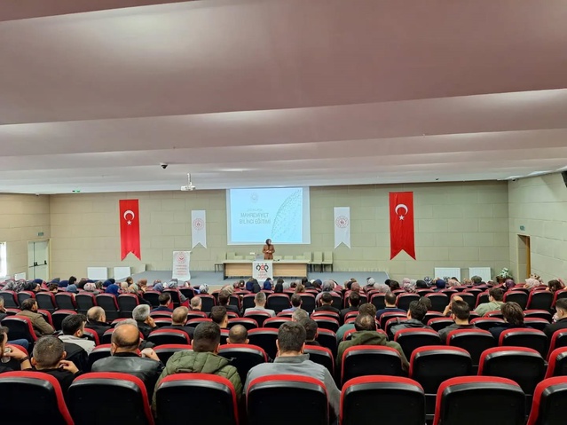 AEP eğiticileri Kütahya'da spor personeline dijital çağda çocuk yetiştirmeyi anlattı