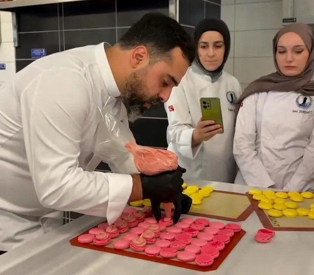 Sinop Gerze'de aşçılık öğrencileri makaronun inceliklerini şef Doruk'tan öğrendi