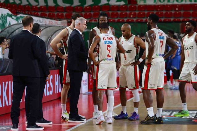 Karşıyaka, cezasına rağmen ilk 4 haftada sahasındaki 2 maçı da kazandı