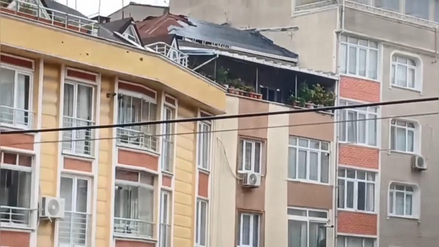 Zeytinburnu'nda çatıda dengesini kaybeden Rahmetullah Acar hastanede kurtarılamadı