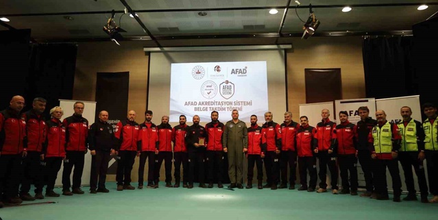 Eskişehir'de Mahalle AFAD gönüllüleri ile arama kurtarma ekiplerine belge verildi