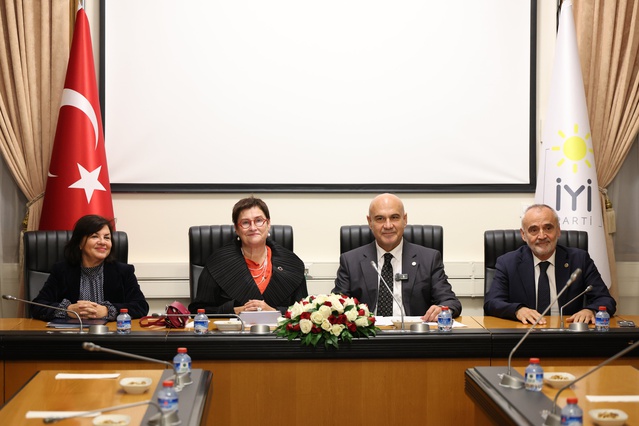 Turhan Çömez, AKPM Başkanı ve heyetini İYİ Parti grubunda misafir etti