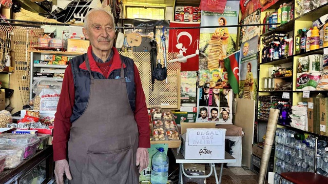 Safranbolu'da 80 yaşındaki Muzaffer Aydın, 62 yıllık dostunun dükkanını yaşatıyor