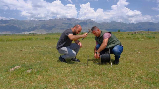 Erzincan'da iki köy merasında su için sondaj yeri belirleme çalışması sürüyor