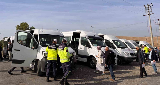 Muratlı'da okul servis şoförlerine eğitim verildi, 11 araç denetlendi