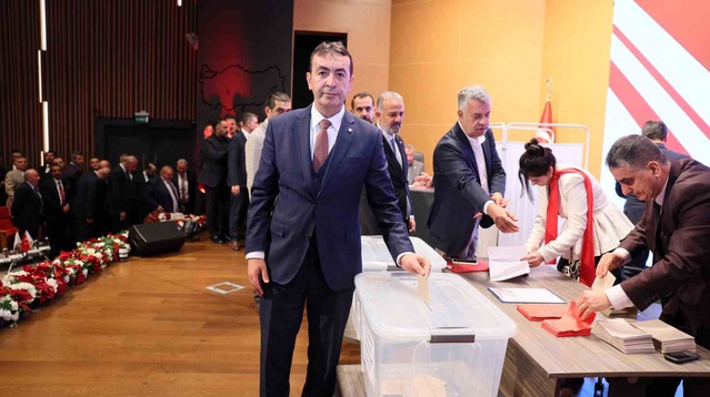 KTO'da 61 komitenin 59'unu kazanan Ömer Gülsoy başkanlığa yeniden seçildi