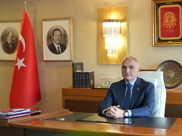 Bakan Ersoy, kültür varlığı operasyonlarında Gümrük Muhafaza'ya teşekkür etti
