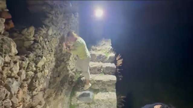 Alanya Kalesi surlarında mahsur kalan Rus uyruklu 3 kişiyi AFAD ve itfaiye kurtardı