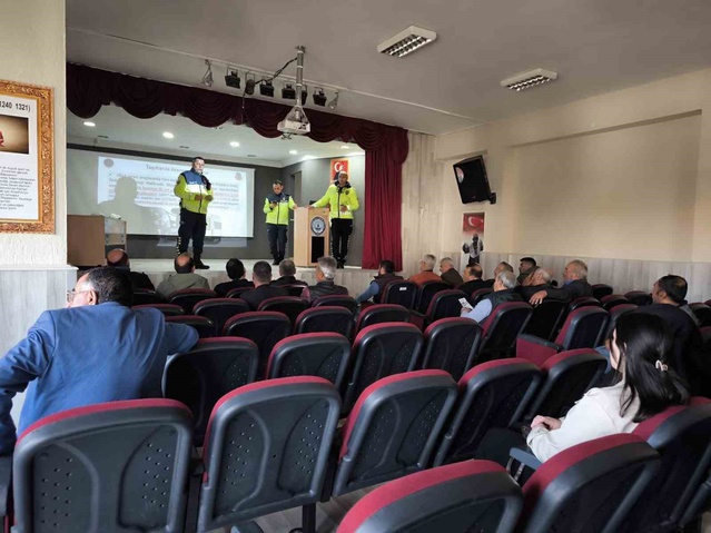 Tomarza'da servis şoförlerine öğrenci güvenliği ve trafik eğitimi verildi