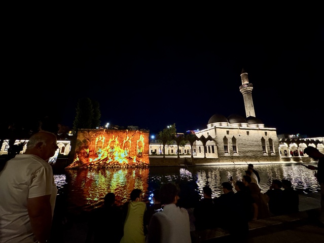 Şanlıurfa'daki TEKNOFEST Güneydoğu'da Balıklıgöl mapping gösterisi beğeni topladı