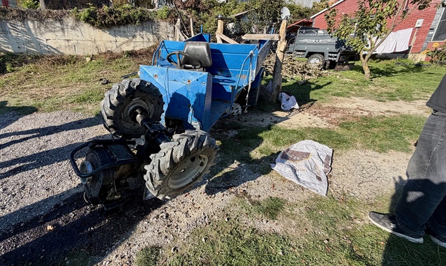 Düzce'de tarım aracı kontrolden çıktı, 1 kişi öldü, 1 kişi yaralandı