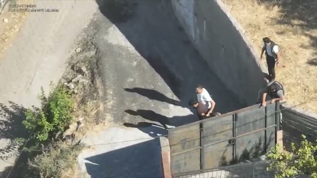 Aydın Söke'de patlayıcı saldırısına 3 adrese operasyon, 2 şüpheli tutuklandı