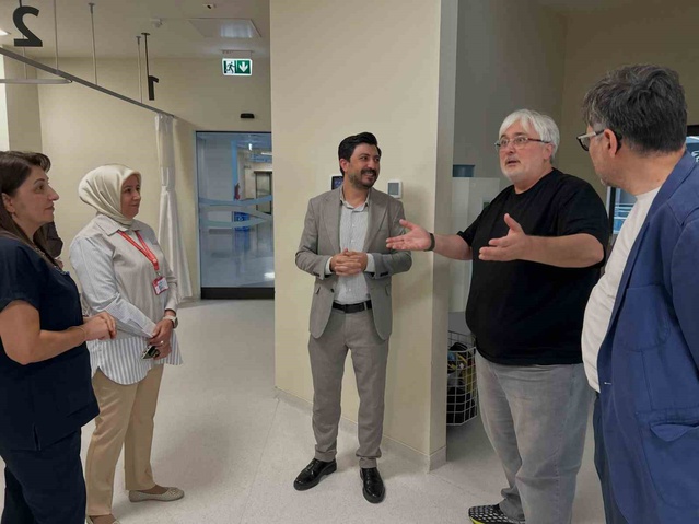 Kütahya Şehir Hastanesi Başhekimi Şişman, kemoterapi hastalarını ziyaret etti