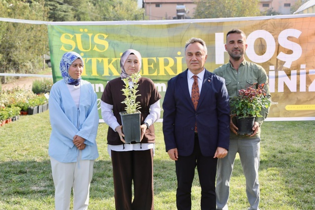 TOGÜ'nün İl Özel İdaresi destekli projesinde 13 üreticiye 3 bin 900 fidan dağıtıldı