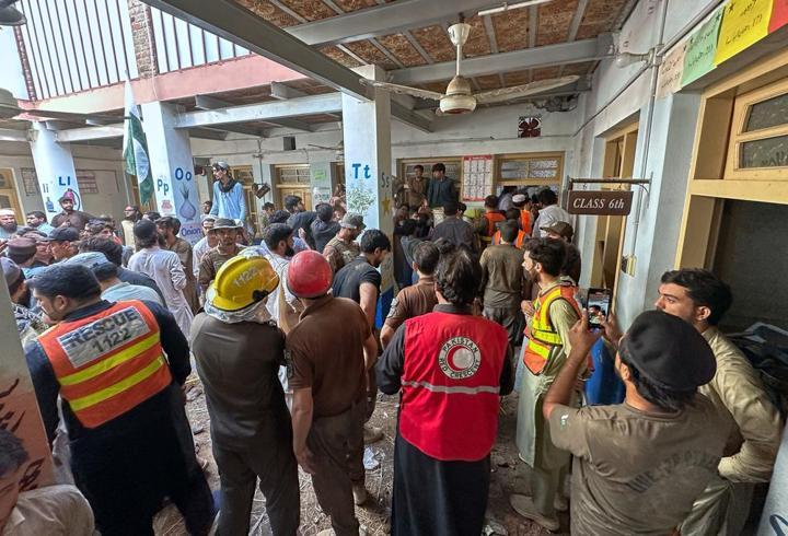 Pakistan’da okulun çatısı çöktü: 28 ölü