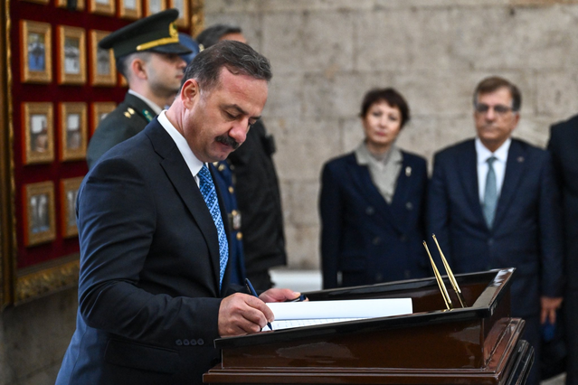 Anahtar Parti Genel Başkanı Ağıralioğlu, 2. yıl dönümünde Anıtkabir'i ziyaret etti