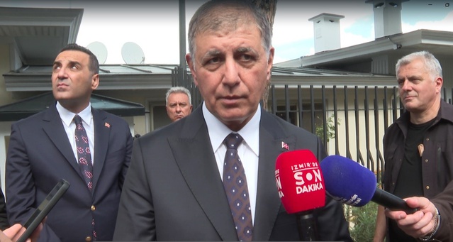 İzmir Başkanı Tugay, Özgür Özel’in sözlerine 'Kem söz sahibine aittir' dedi