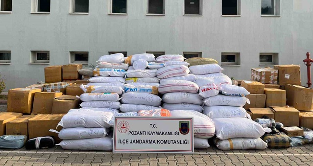 Adana Pozantı'da jandarma iki tırda 6 ton kaçak tütün buldu, değeri 20 milyon TL