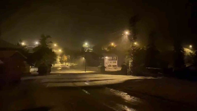 Sakarya Hendek'te Çiğdem ve Dikmen yaylalarına mevsimin ilk karı gece yağdı