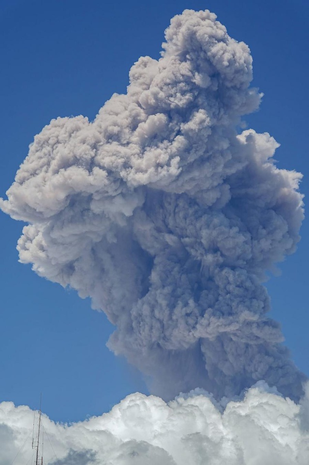 Filipinler'de Mayon Yanardağı patladı, 6 kilometrelik alanda tahliye tavsiyesi