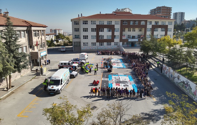 Ankara'da 450 öğrenciye jandarma mobil araçlarla trafik güvenliği eğitimi verdi