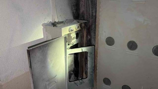 Bolu'da apartman panosundaki yangın söndürüldü, dumandan etkilenen kişiye müdahale edildi