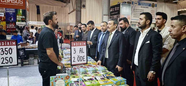MHP Diyarbakır İl Başkanı Özcoşkun, 10. Kitap Fuarı'nda okuma kültürünü vurguladı