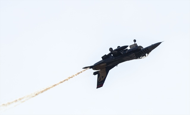 SOLOTÜRK, Şanlıurfa'daki TEKNOFEST'te F-16 ile Ferdi Tayfur şarkısıyla uçtu