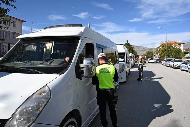 Erzincan'da okul çevresinde 72 kişi sorgulandı, 28 sivil araç denetlendi