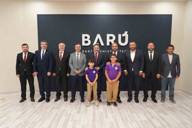 Karayel, BARÜ ziyaretinde Bilimfest'i ve bölgenin en büyük kütüphanesini gezdi