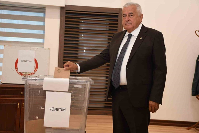 Aydın Ticaret Borsası seçimlerinde Çondur ve Erdel yeniden başkanlıklara seçildi