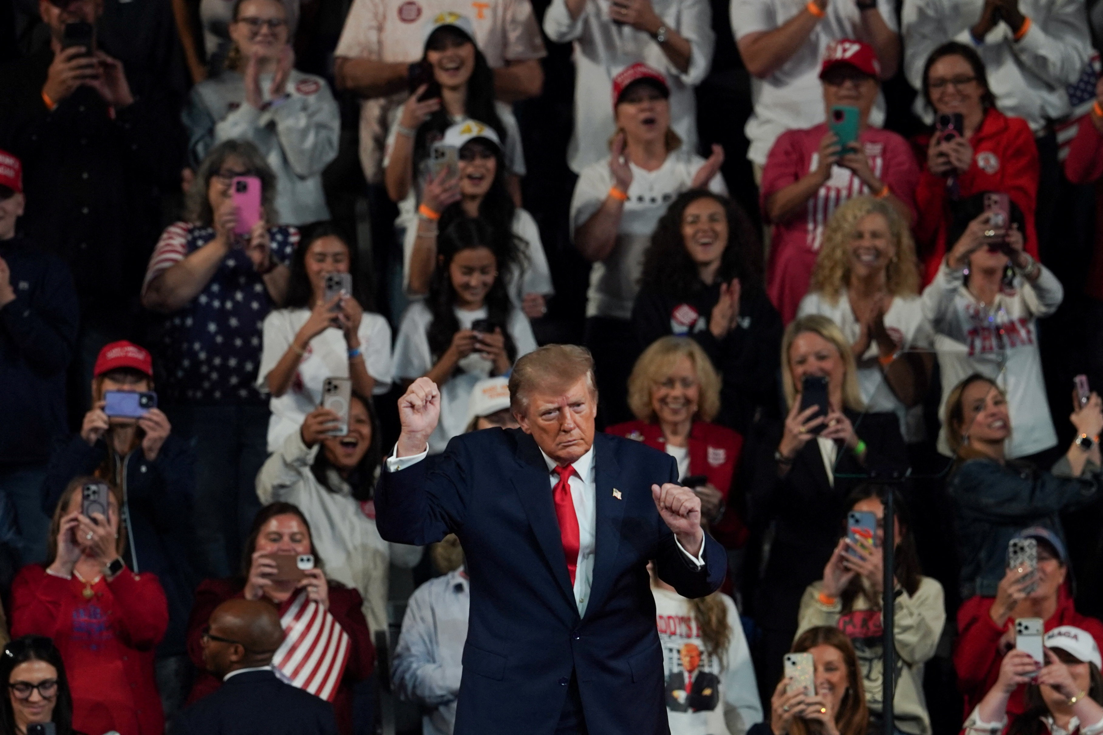 Gözünü okyanuslara dikti. "Trump Okyanusu'na ihtiyacımız var"