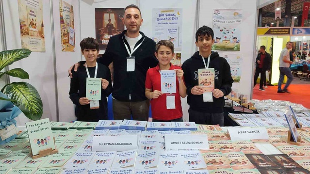 Denizli’de 31 öğrencinin hazırladığı 3 kitap 9. Kitap Fuarı’nda okurlarla buluştu