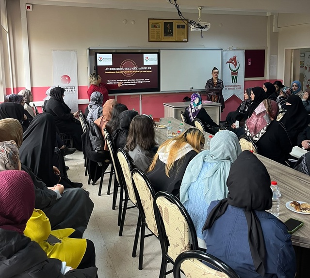 Muş'ta kadınlara yönelik seminerde aile içi iletişim ve bağımlılık riski ele alındı