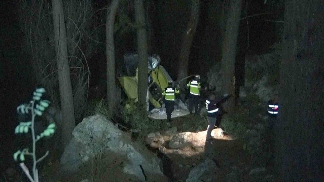 Antalya Konyaaltı'da uçuruma yuvarlanan araçta yaralı kadın da ölünce sayı 3'e çıktı