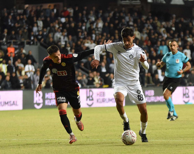Altay, altyapı çıkışlı sol bek Salih Oktay'ı 2 yıllık profesyonel sözleşmeye bağladı