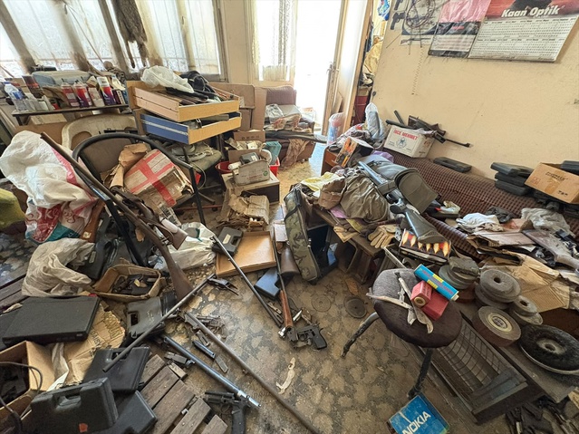 Aydın Nazilli'de jandarma ruhsatsız silah ve mühimmat buldu, 1 kişi gözaltına alındı