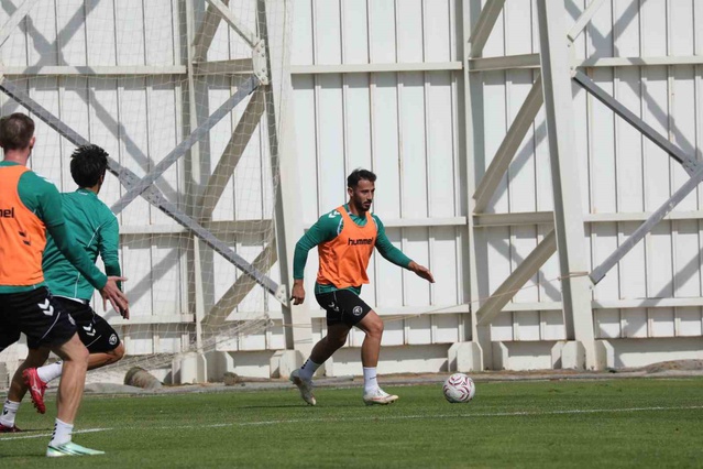 Konyaspor, Gençlerbirliği maçı hazırlığında çift kale maç yaptı