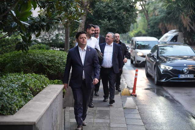 CHP'nin ihraç ettiği Kadıköy Belediye Başkanı Mesut Kösedağı YENİ Parti'ye katıldı