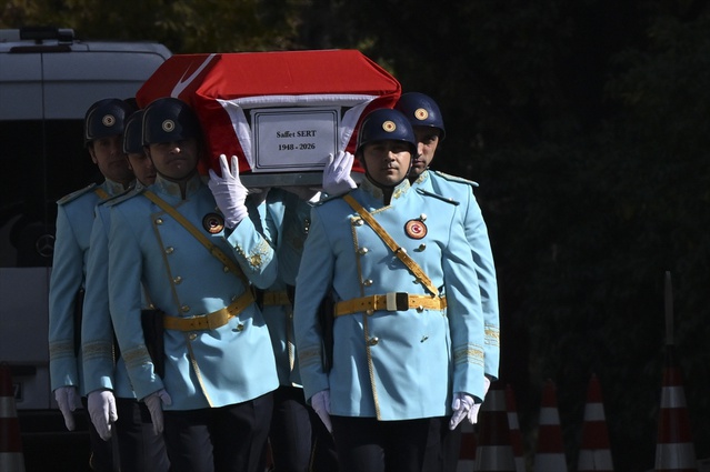 Saffet Sert'in TBMM'deki cenaze törenine eski TBMM başkanları Çiçek ve Arınç katıldı