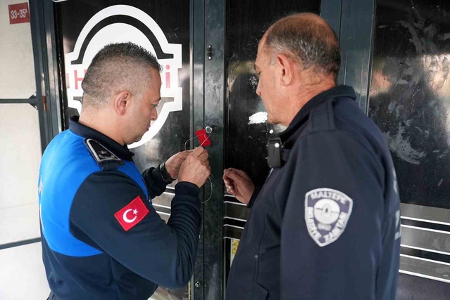 Maltepe'de ruhsatsız börek imalathanesi hijyen nedeniyle mühürlendi