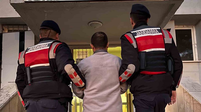 Kırıkkale'de aranan 4 firari hükümlü yakalanarak cezaevine gönderildi