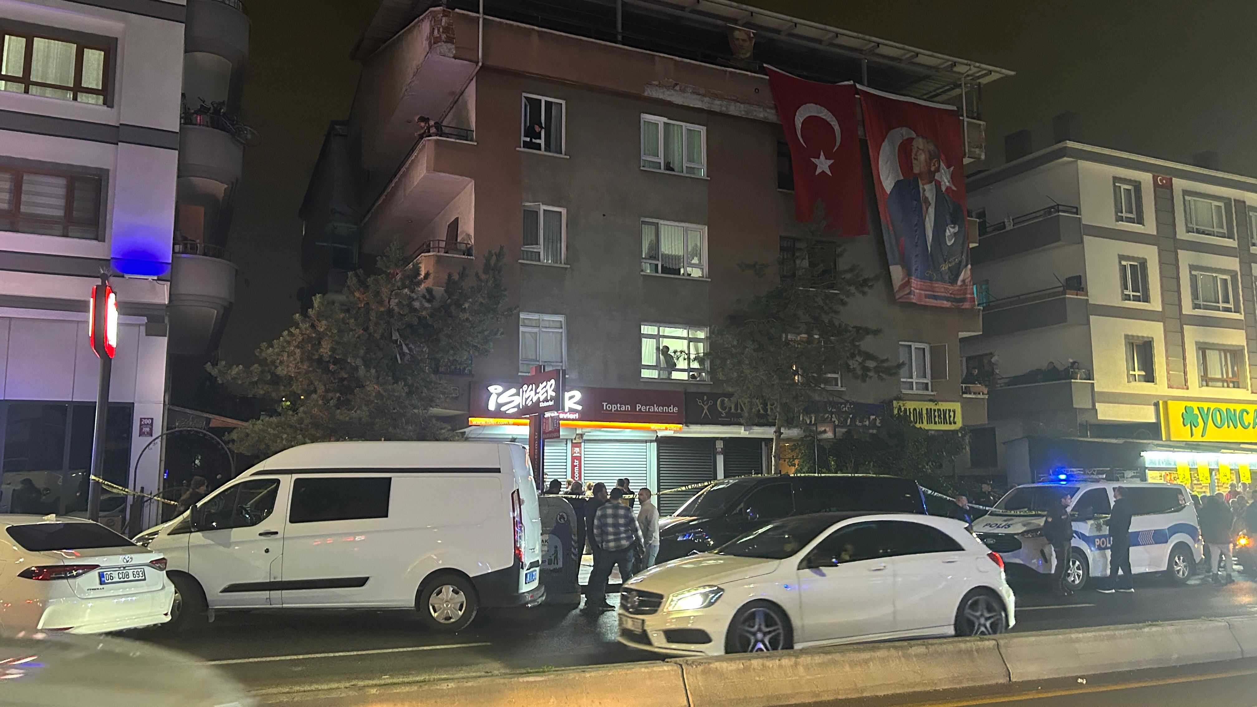 Hamile kızını ve erkek arkadaşını öldürdü