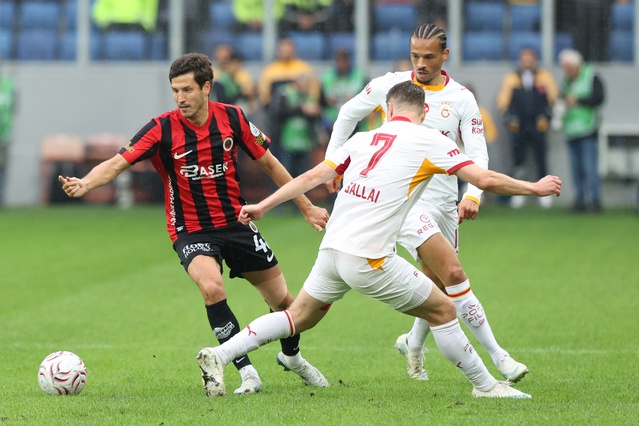 Galatasaray, Gençlerbirliği'ni 88. dakikada kendi kalesine atılan golle 1-0 yendi