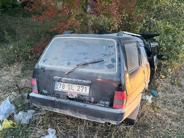 Karabük'te ağaca çarpan otomobilde sıkışan sürücü kurtarılıp hastaneye kaldırıldı