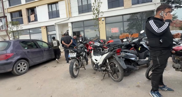 Eskişehir'de çalınan motosiklet, takip cihazıyla deposu sökülmüş halde bulundu