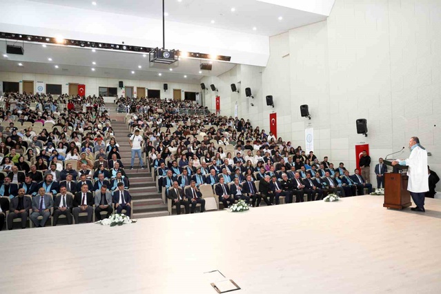 Bitlis Eren Üniversitesinin açılış dersini Malatya Milletvekili Babacan verdi
