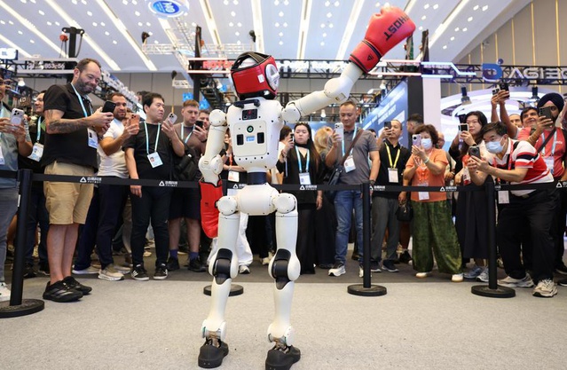 140. Çin İthalat ve İhracat Fuarı Guangzhou'da servis robotları bölümüyle başladı