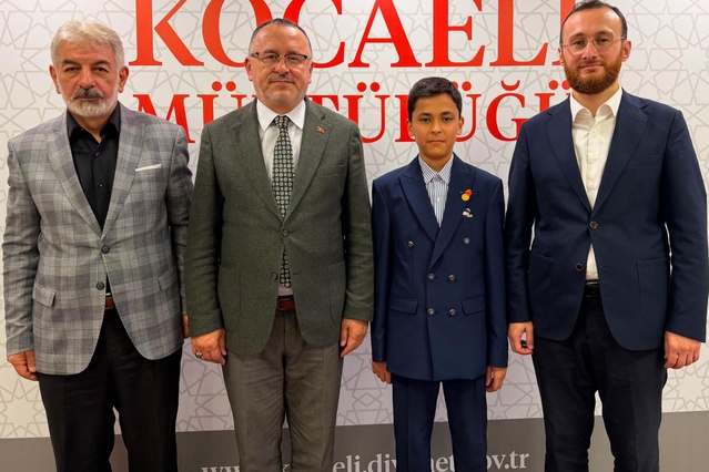 Gölcük’ten Türkiye birinciliği! 11 ayda hafız olan Abdullah Türkben yarışmayı kazandı