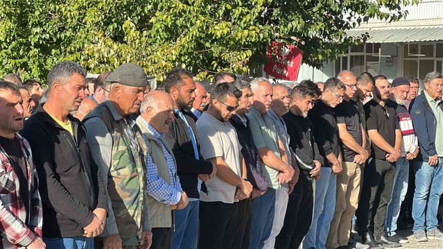 Denizli'de pansiyonda ölen yaşlı çift, Uşak Sivaslı Tatar'da toprağa verildi